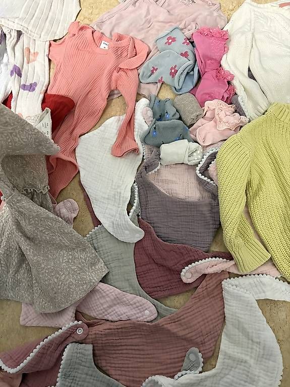 Lotti & Set di vestiti: Kleiderpaket Mädchen Gr. 74/80 – Usato da Pfungen venduto da I18-E24 2