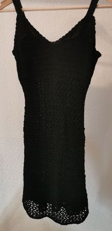 Ein kleines schwarzes, Grösse S.