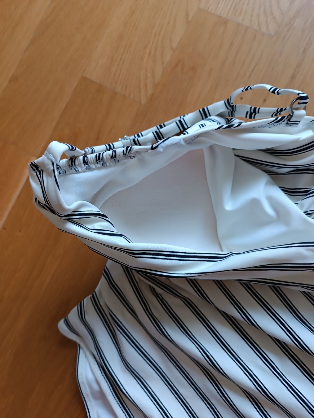 H&M Maillots de bain & Bikinis: Badeanzug gestreift, Grösse XS – D'occasion à Luzern par sim_lqq2 1