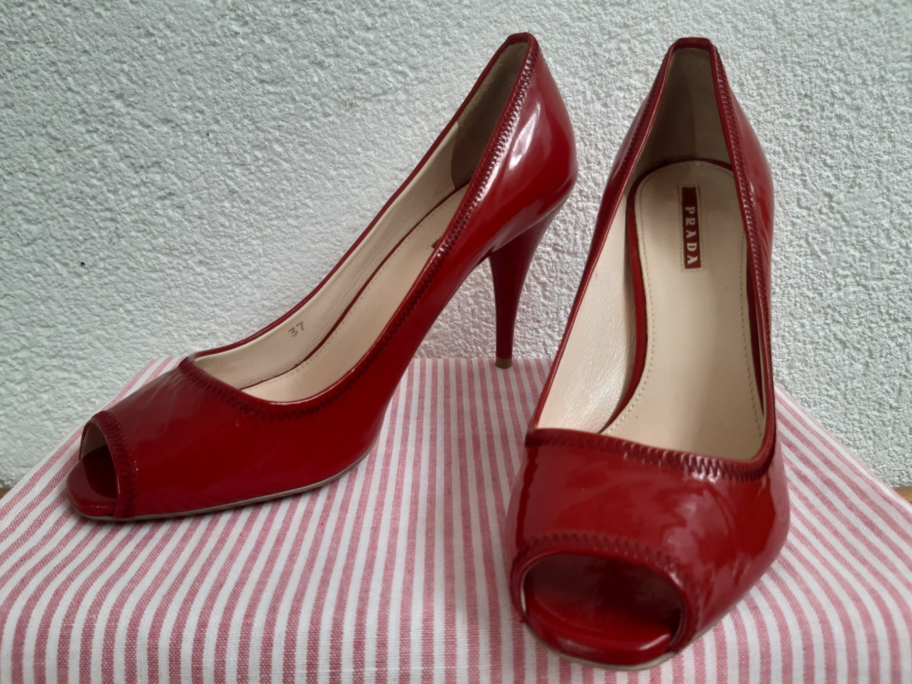 Prada Scarpe da donna: PRADA - Escarpins Rouge Vernis - 37 - Comme neuf – Nuovo (secondo la descrizione) da Meinier venduto da Gattuso22 6