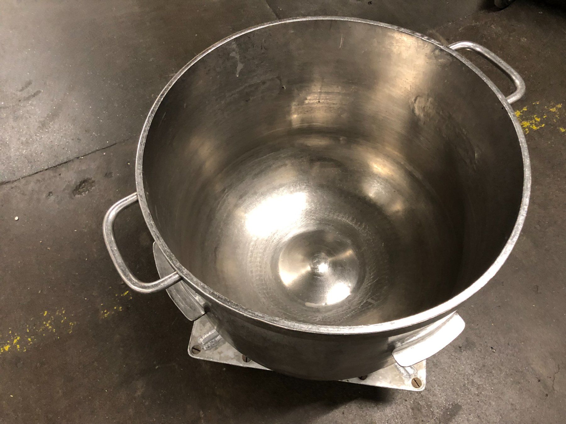 Schalen: 90 Liter Edelstahlschüssel mit Rollwagen – Gebraucht aus Appenzell von OcclineGmbH 1