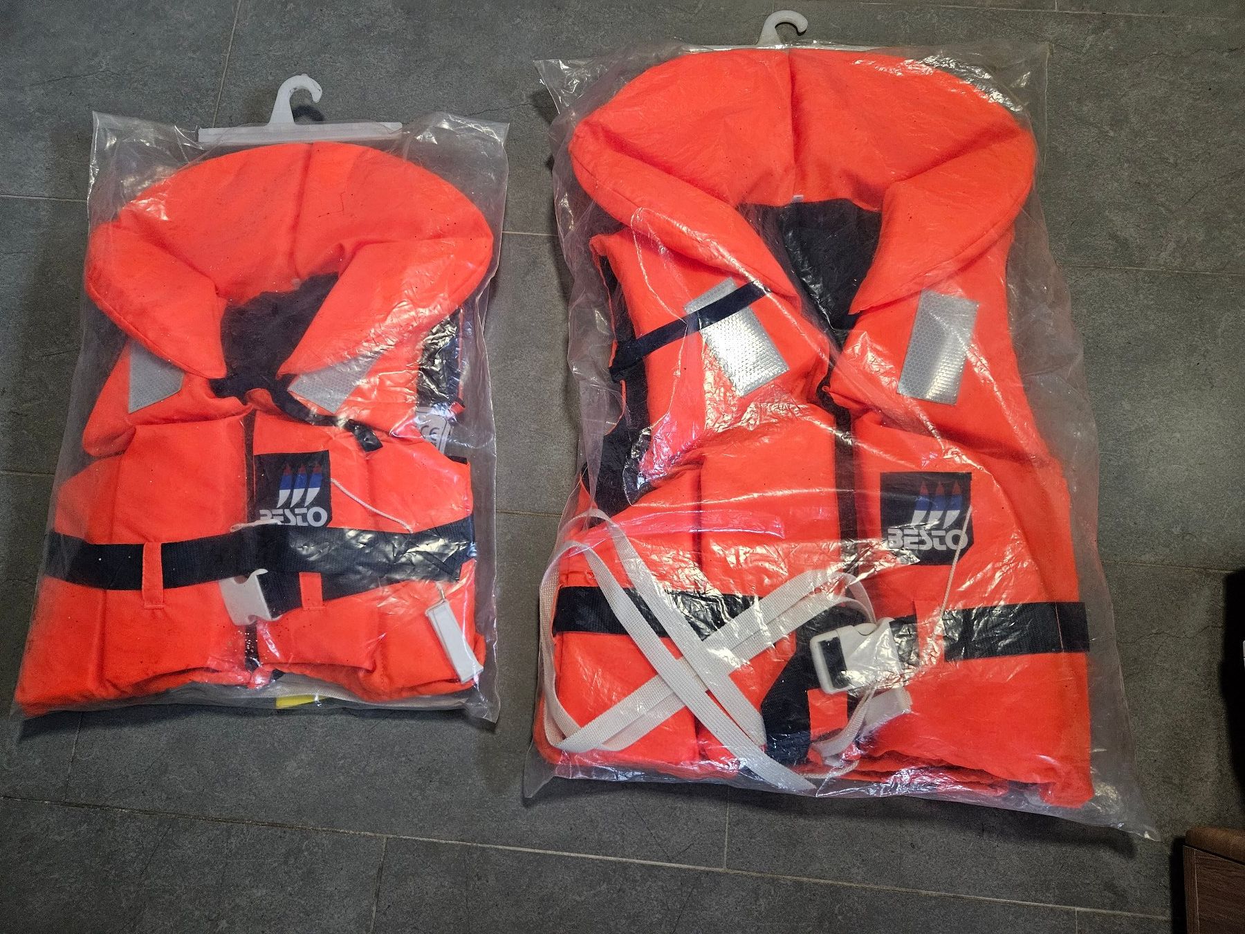 Giubbotti di salvataggio: Schwimmwesten Besto 4 Stück – Usato da Horn venduto da Inntec 1