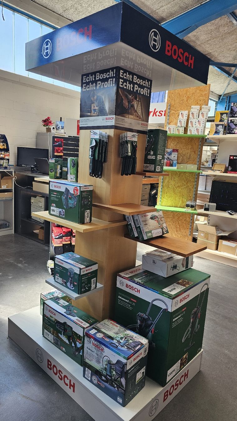 Scaffali: BOSCH Ausstellungsregal ab CHF 1.00 – Usato da Koppigen venduto da Bracher_Mail-House 4