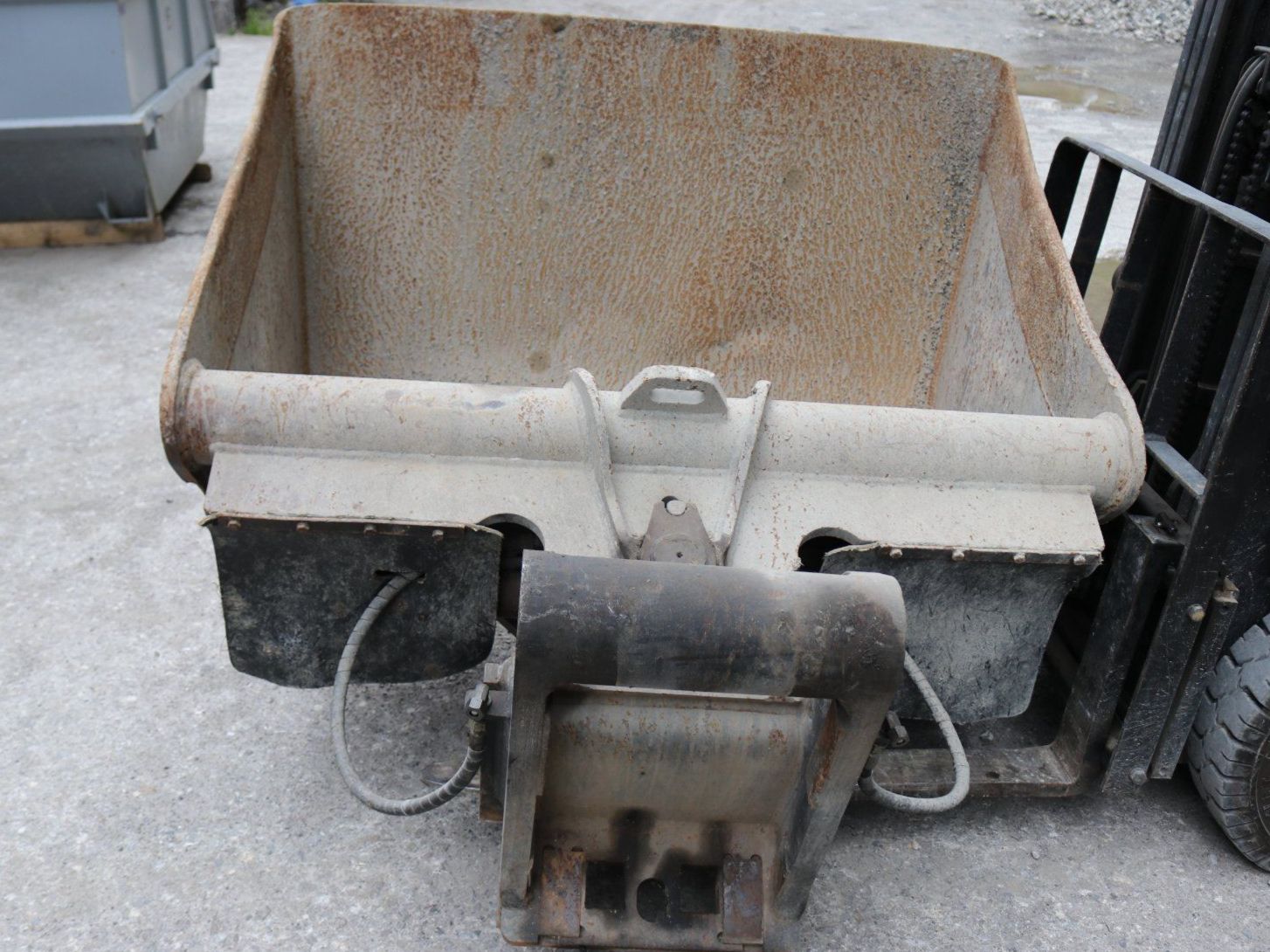 Accessoires tracteur, véhicule agricole: Schwenklöffel, 1600mm – D'occasion à Unteriberg par Konstibau 6