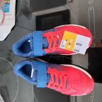 Neue Kinderschuhe Gr. 29, rot/blau, ideal für den Sport!