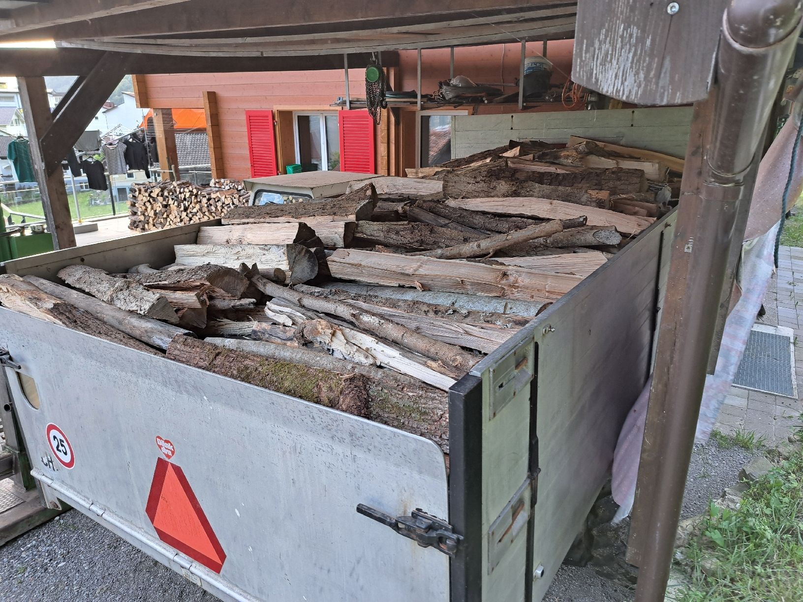 Articoli in legno: Brennholz 1 Meter Spälten – Nuovo (secondo la descrizione) da Gersau venduto da aebifan