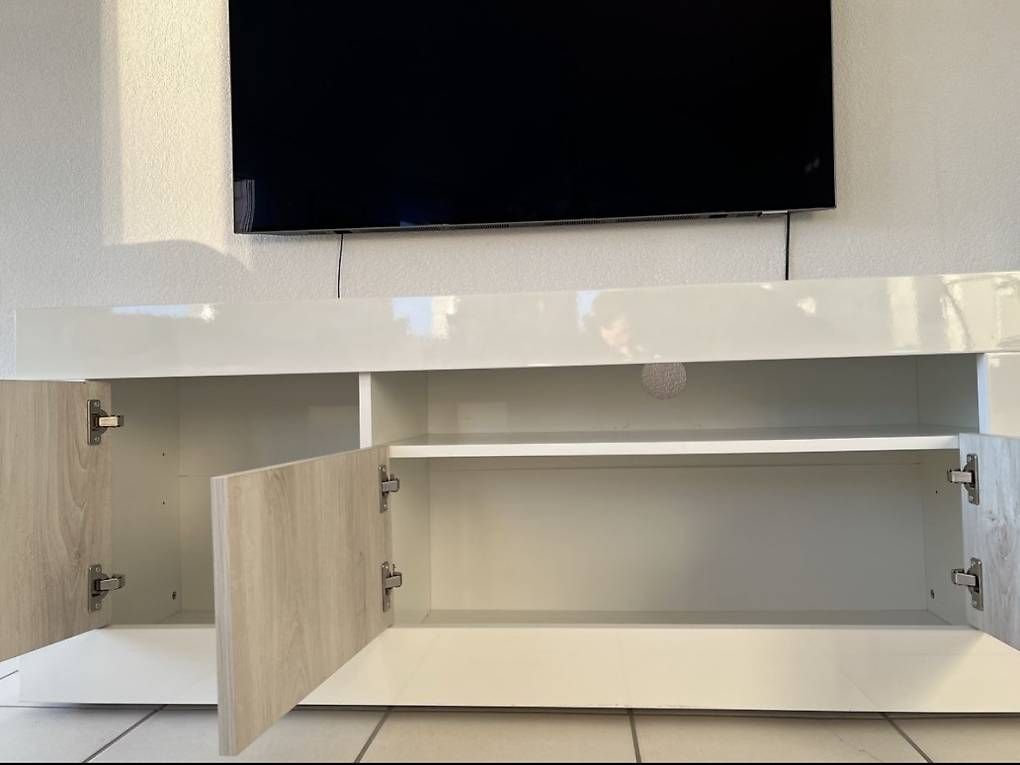 Mobili TV: Meuble TV moderne, blanc brillant, avec rangement caché! – Usato da Delémont venduto da YBroquet 2