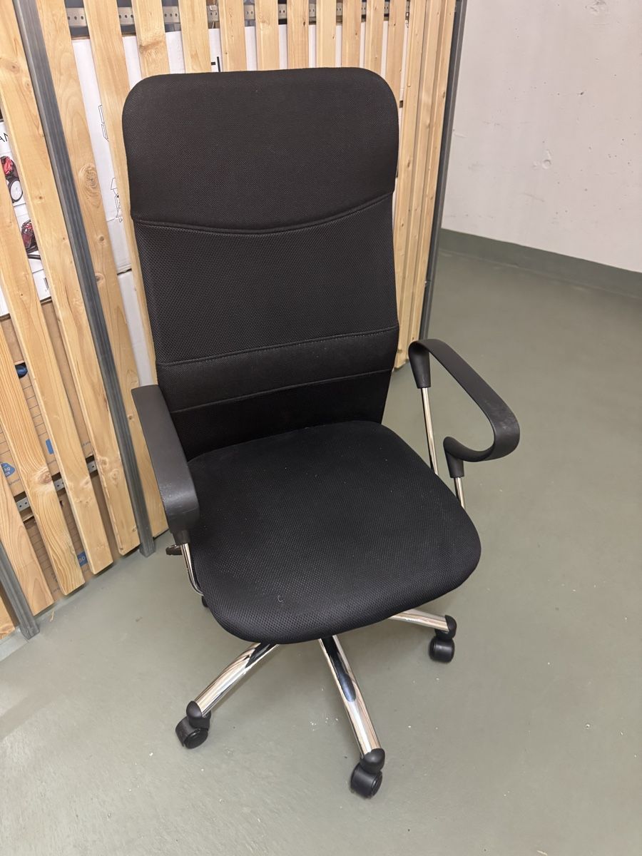 Pfister Poltrone: Office chair black  – Difettoso da Dietikon venduto da and_bv5y