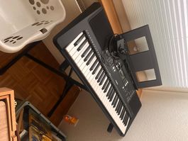 Yamaha E273 Keyboard mit Ständer und Netzteil guter Zustand