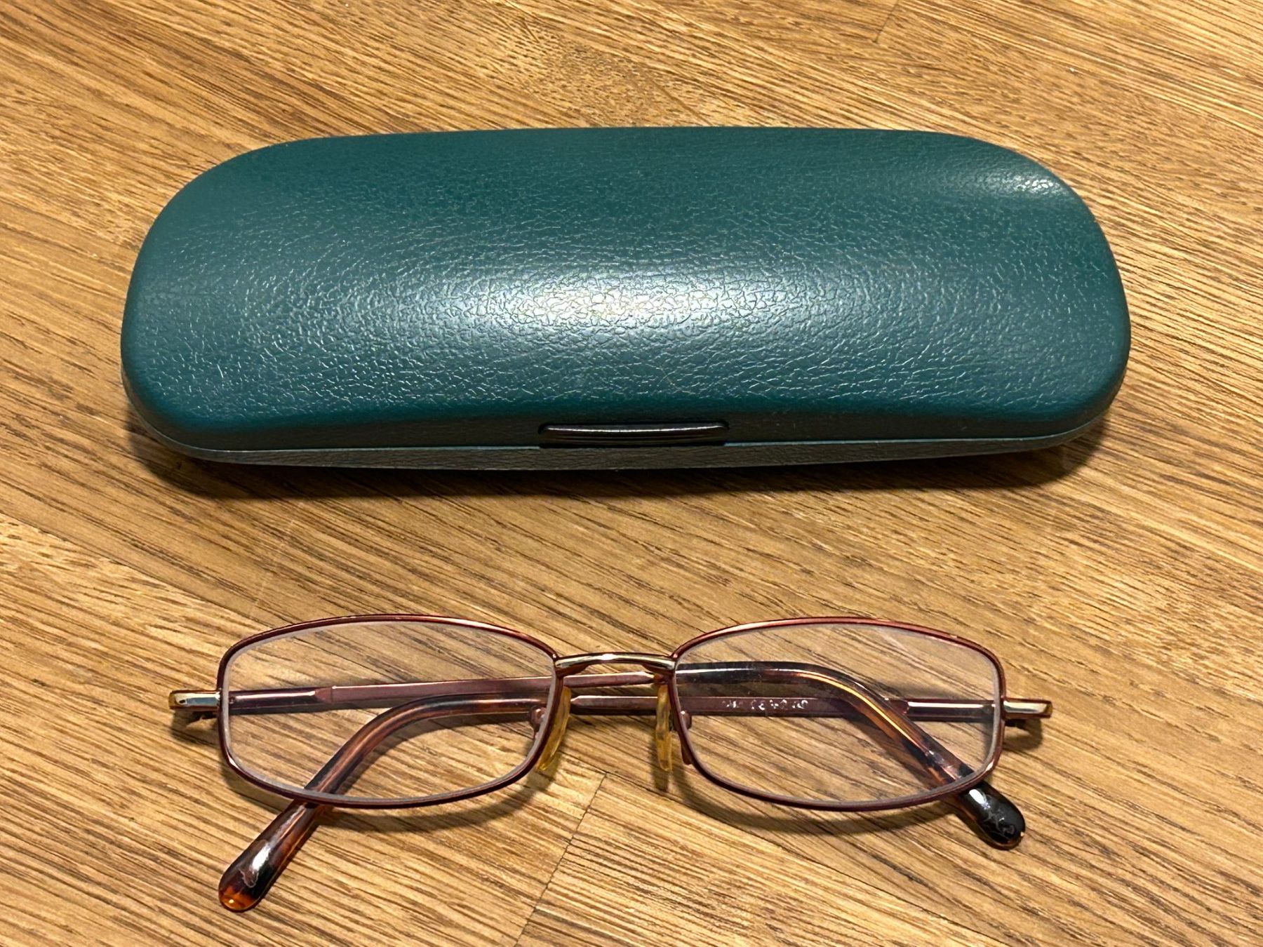 Brillen & Gläser: Schöne zeitlose Lesebrille – Gebraucht aus Küsnacht ZH von filo_fila8700