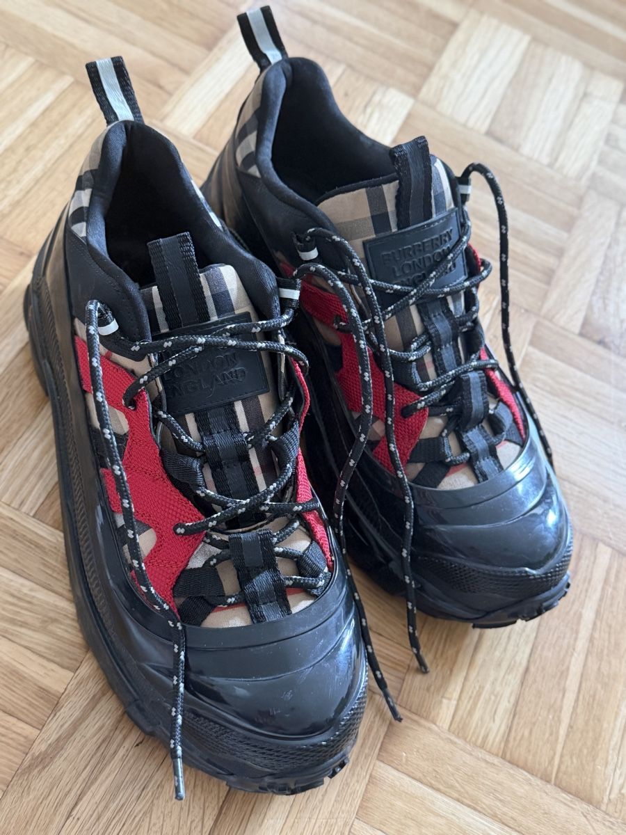 Burberry Chaussures femmes: Burberry,37 – D'occasion à Schaffhausen par Nadiuna 1