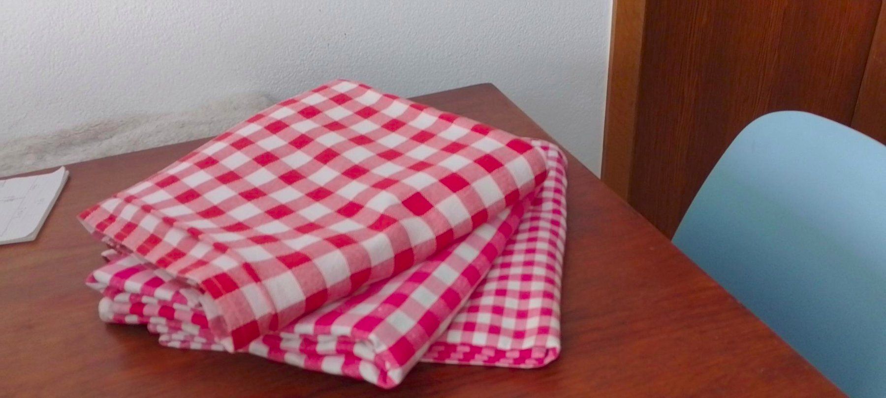Biancheria da letto: Set di tessili per rustico – Usato da Gorduno venduto da abiancaneve