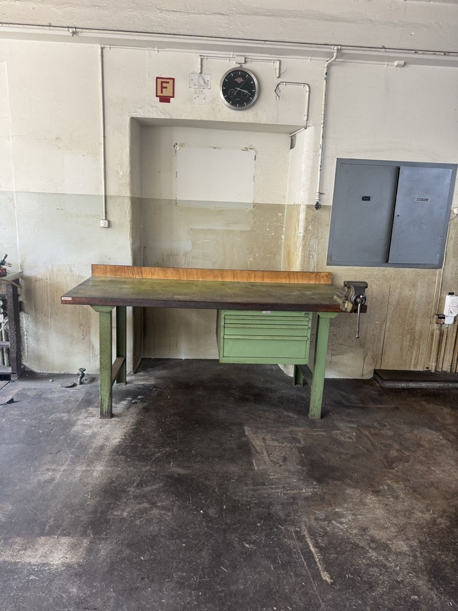 Établis: Établi industriel Schede AG avec étau – env. 2000 × 800 mm – D'occasion à Aarberg par SNMachines 5