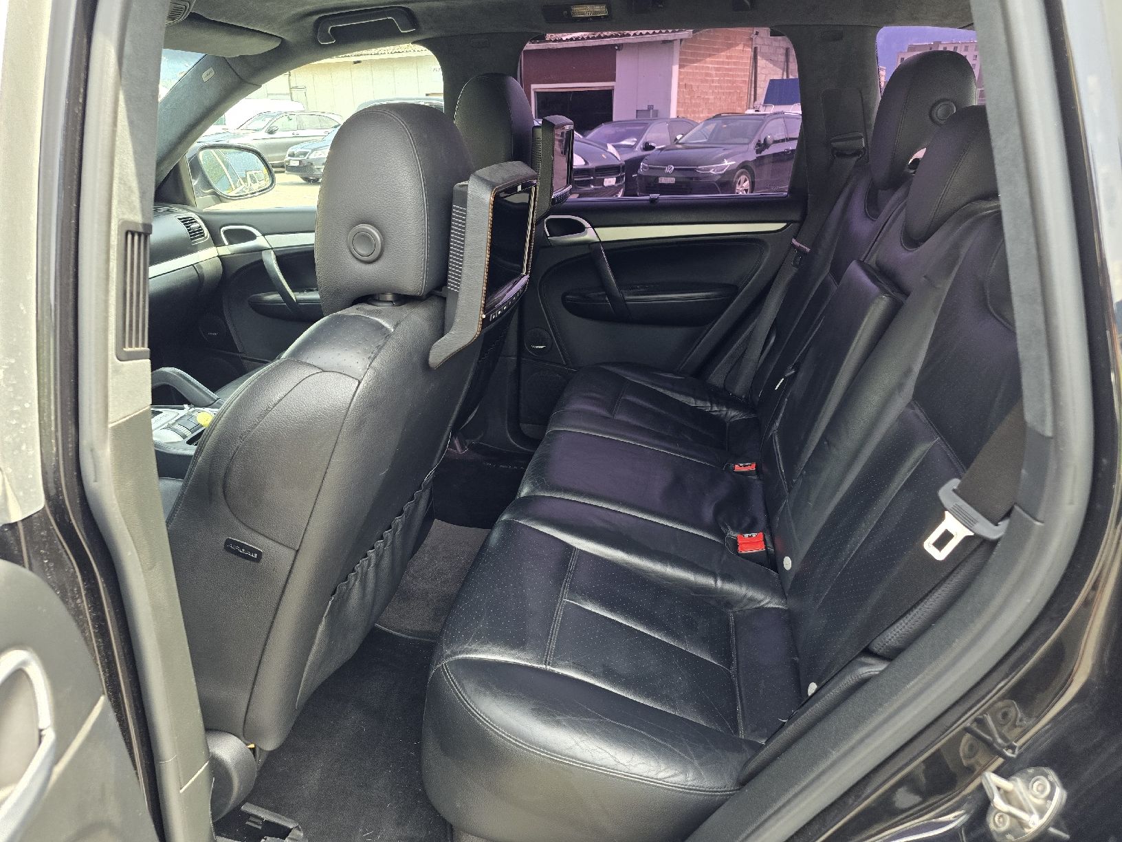 Porsche Automobili: Porsche Cayenne Turbo – Usato da Montreux venduto da PremerlServices 9