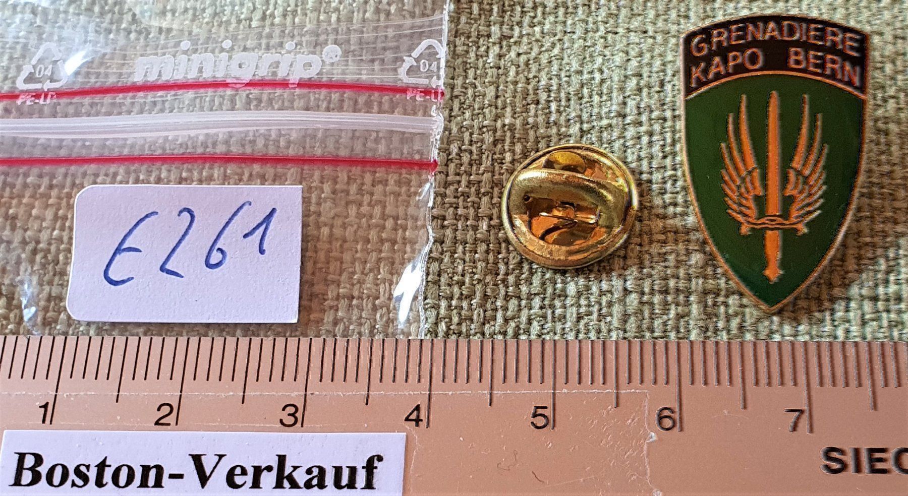 Plaketten & Abzeichen: E261 - Pin Grenadiere KAPO Polizei Bern – Gebraucht aus Reinach BL von Boston-Verkauf 3