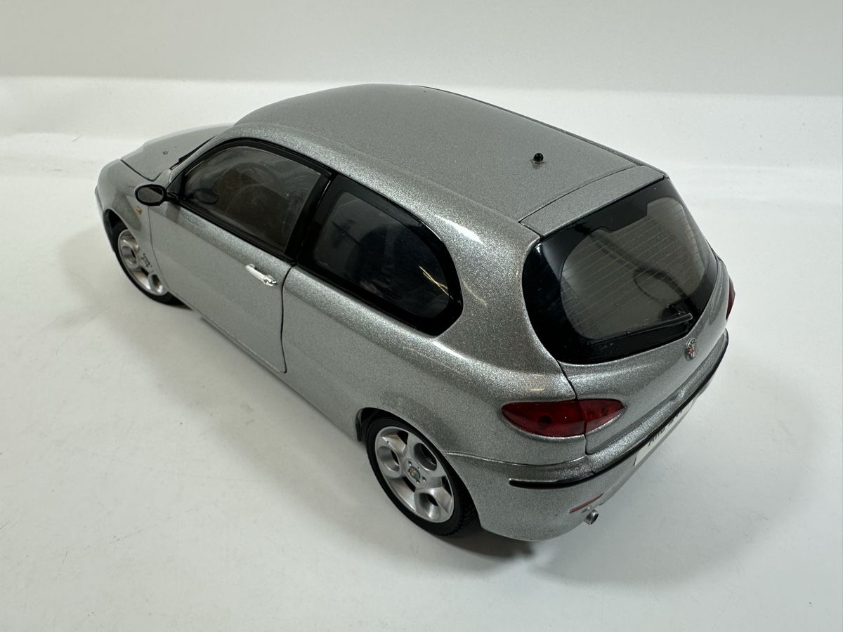 Alfa Romeo Modellini d'auto: Alfa Romeo 147 1:18, silber, RICKO – Usato da Zofingen venduto da rf9_x2xt 4