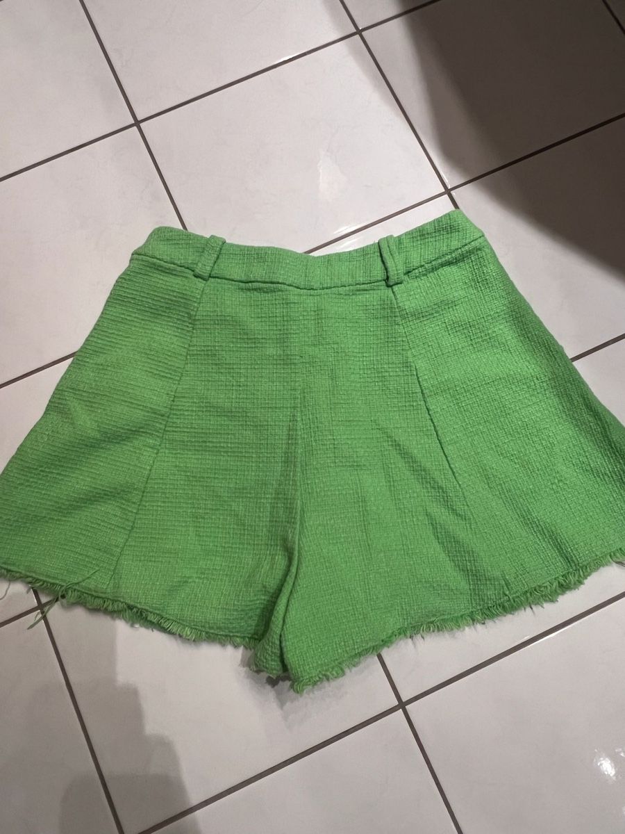 Bershka Pantaloni: Short Bershka vert, taille S – Usato da Hauterive NE venduto da Lipal 1