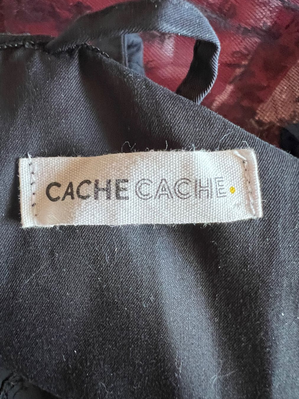 Cappotti: Trench-coat noir avec capuche, taille 36 – Usato da Chézard-St-Martin venduto da Cheyenne_75 4
