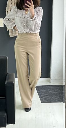 Pantalon beige taille haute avec boutons dorés, taille 34-36