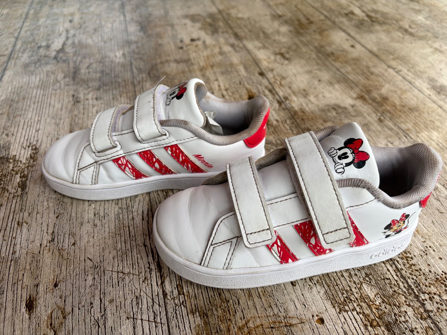 Adidas Schuhe für Jungen: Baskets adidas Mickey t.26 – Gebraucht aus Liddes von Couik