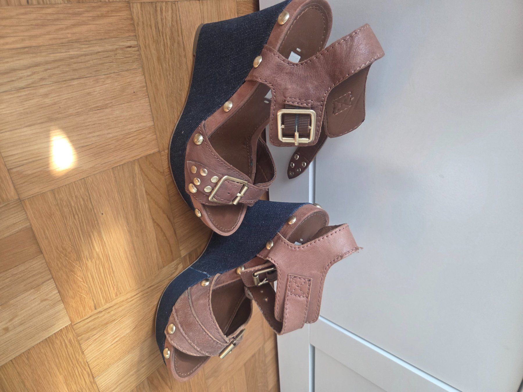 Scarpe da donna: Guess Keilsandalen, braun, Gr. 35 – Usato da Regensdorf venduto da sar_895z 1