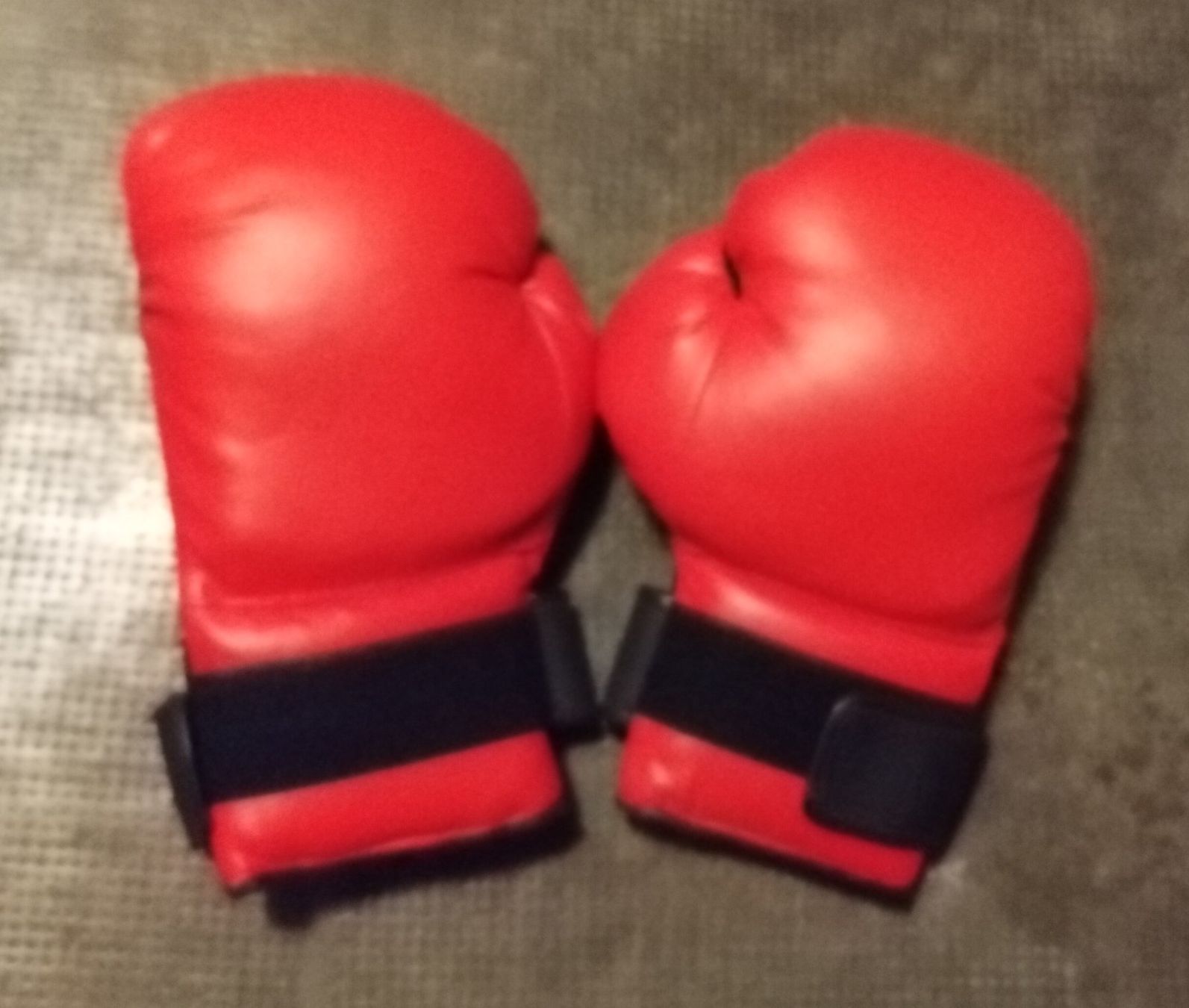 Handschuhe & Handstulpen: Gants de boxe comme neuves 14 oz – Neu (gemäss Beschreibung) aus Vevey von Djporradao 1