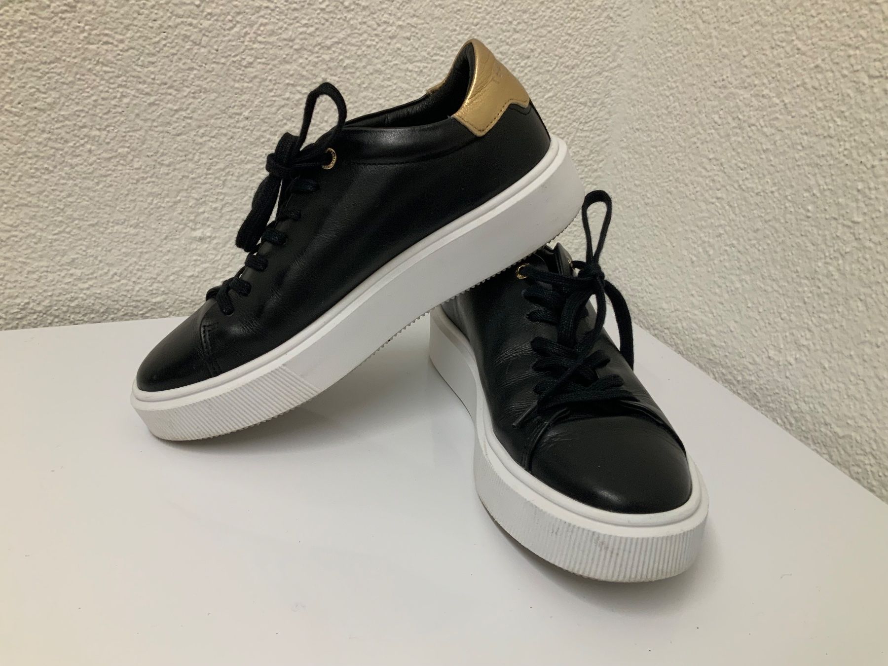 Ted Baker Damenschuhe: Ted Baker Sneakers Shimmah Gr.38, schwarz – Gebraucht aus Siebnen von mac_8tmv