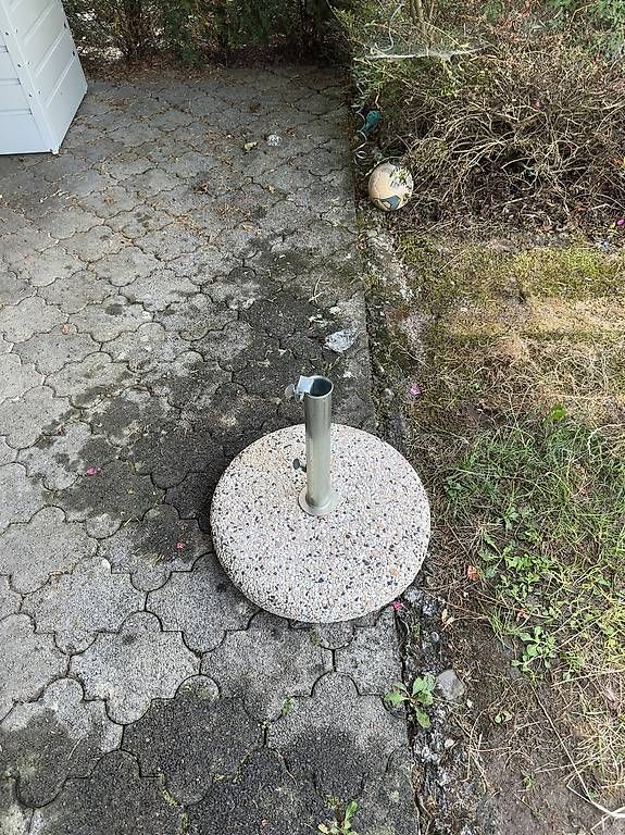 Altro: Schirmsockel / Schirmständer – Usato da Otelfingen venduto da Bossi6669