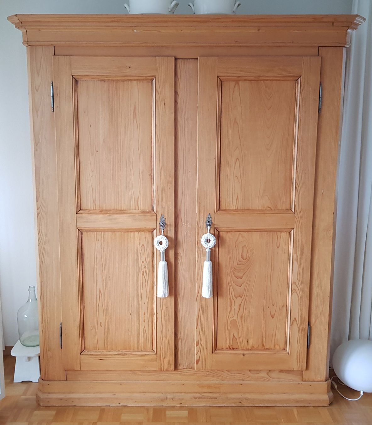 Schränke: Antiker, massiver Kleiderschrank – Gebraucht aus Schöftland von dahonich