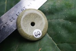 Epidot  37mm  Pi Scheibe ab 1.-  –Edelsteinstube Rausverkauf
