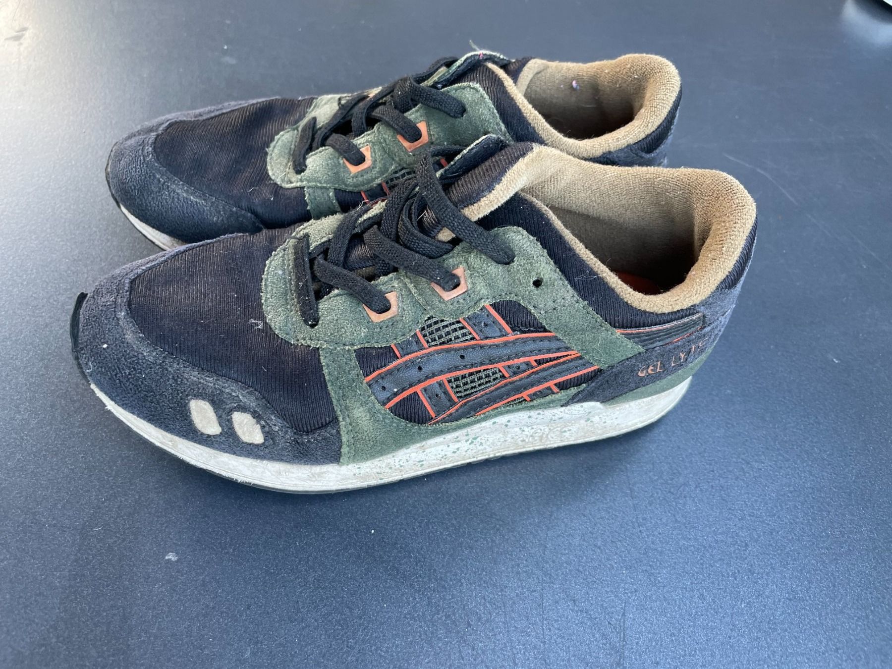Asics Scarpe da uomo: Asics Kinderschuhe Olive-Schwarz-Orange Grösse 33 – Usato da Zürich venduto da ONA-Online 1
