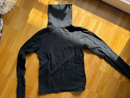 Los Angeles apparel turtleneck