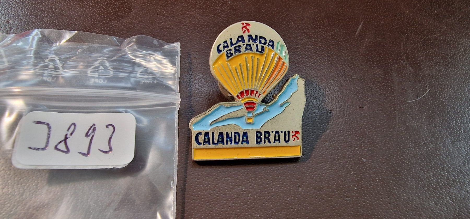 Calanda Placchette & Badge: J893  Pin Calanda Bräu Ballon Graubünden – Usato da Reinach BL venduto da Boston-Verkauf 2