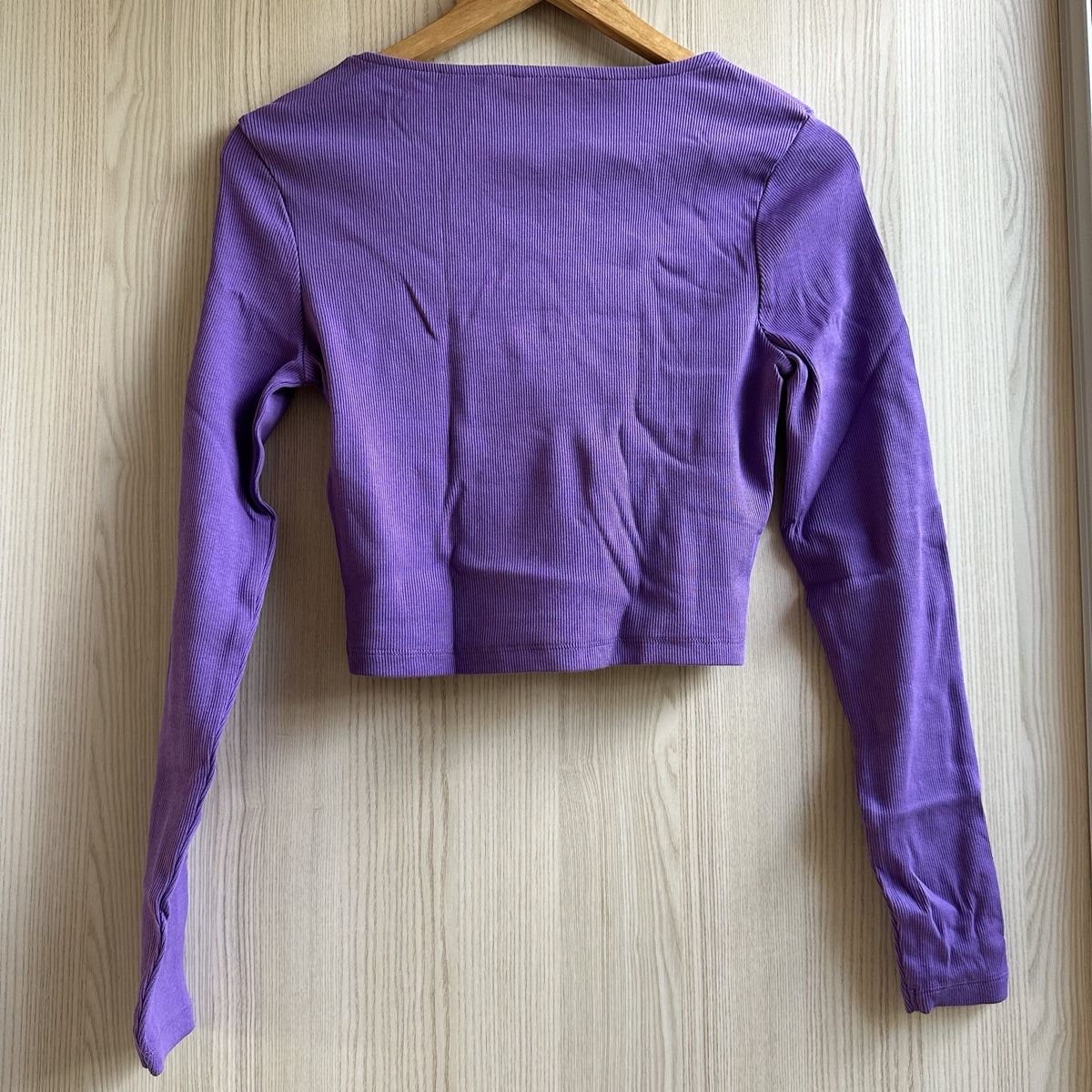 Only Pulls & Sweat-shirts: Cropped Langarmshirt Lila Only – D'occasion à Schönenwerd par palaceofwords 1