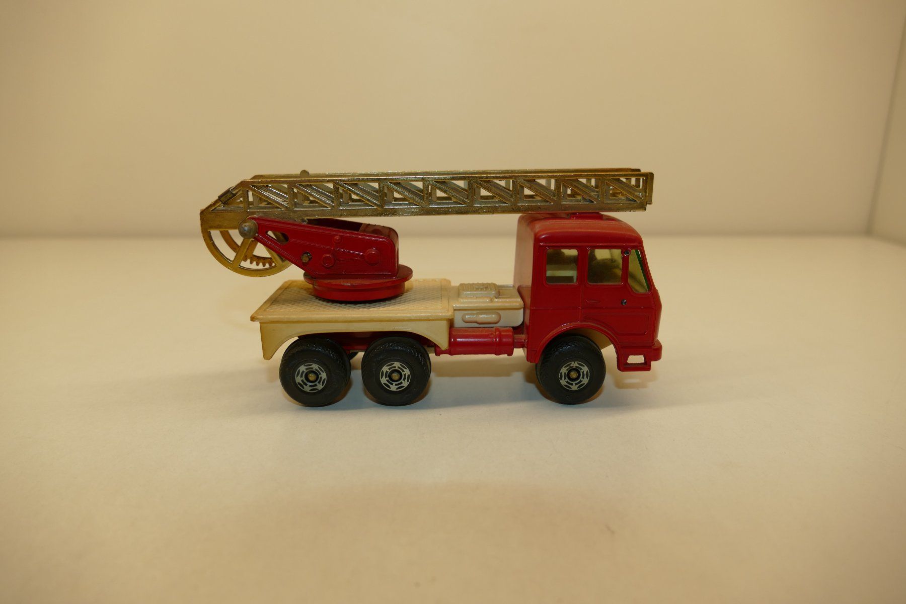 Modellini d'auto: M 1:55: Feuerwehr mit Drehleiter – Usato da Niederhasli venduto da rail-duerst 2