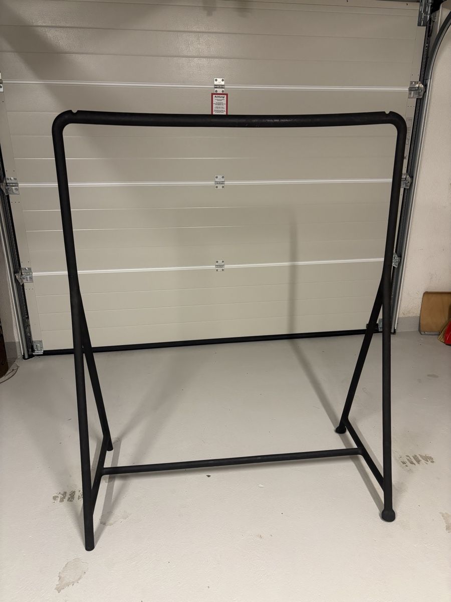 Ikea Porte manteau: 2 Kleiderstangen – D'occasion à Neftenbach par Ginger8413