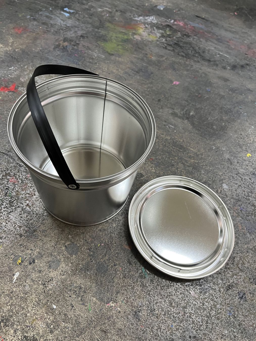 Altro per la casa: Metalleimer mit Deckel – Nuovo e nell'imballaggio originale da winterthur venduto da tatort1