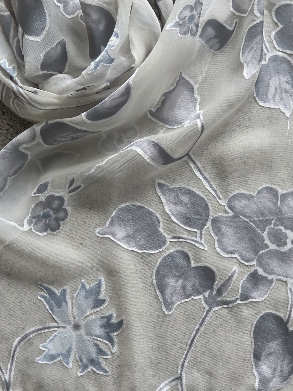 Foulards, Tücher & Schals: Seidenschal 38 x 150 cm, – Neu und originalverpackt aus Frauenfeld von Schenken-mit-Herz 1