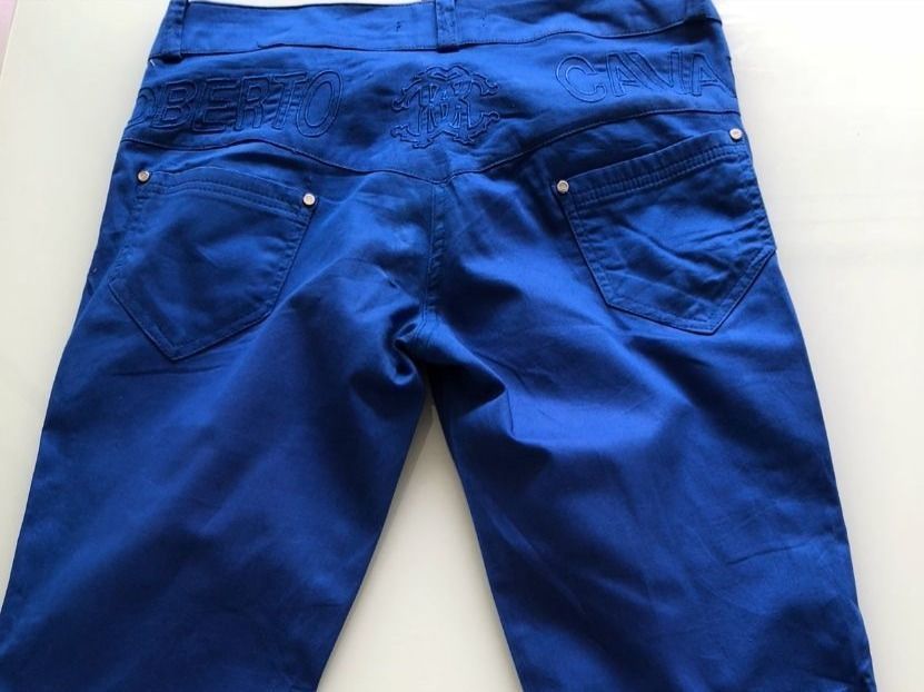 Roberto Cavalli Jeans: Roberto Cavalli Jeans Blau Capri-hose – Nuovo (secondo la descrizione) da Adliswil venduto da Jessik0 4