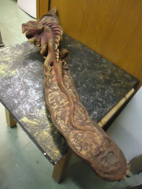 Statuette: Leguane Figur aus Holz auf Baum Blatt – Usato da Zürich venduto da liquidation-cobra 2