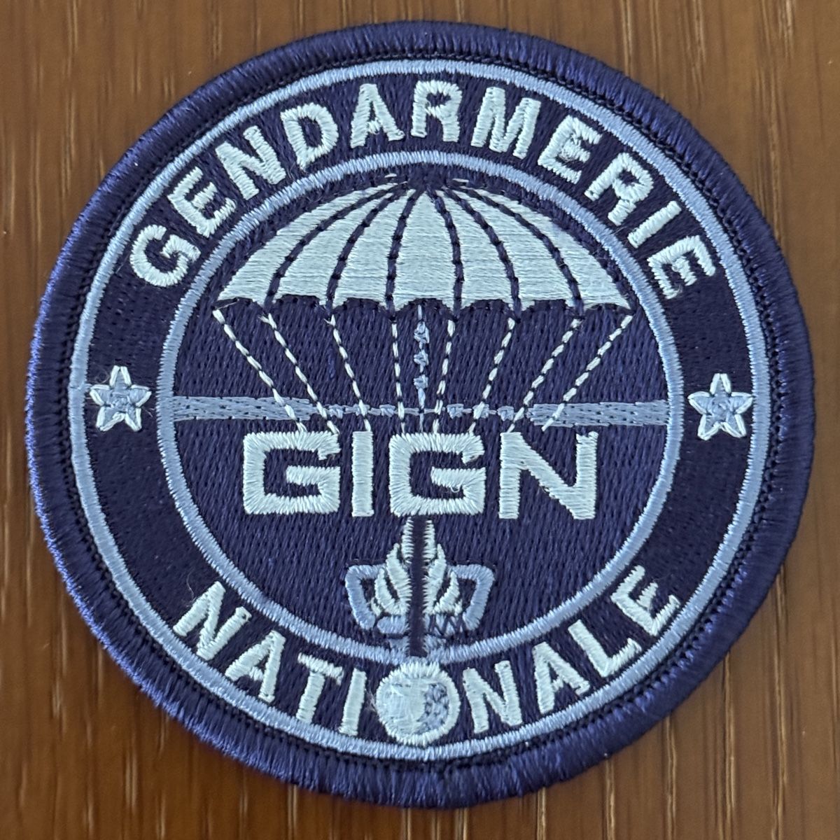 Placchette & Badge: Badge - GIGN – Nuovo e nell'imballaggio originale da Genève venduto da CollectorComp
