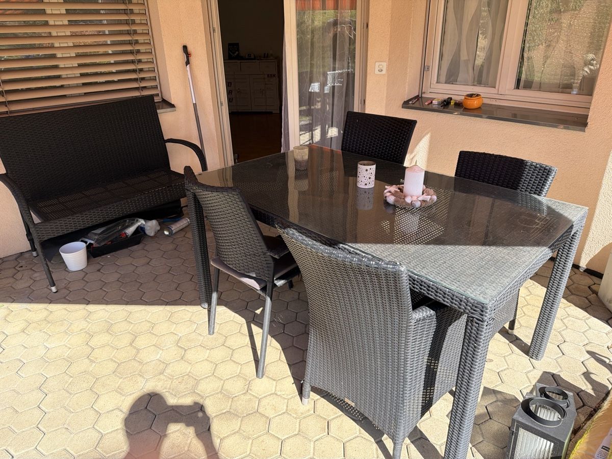 Tische: Gartentisch mit 4 Stühlen und 1 Bank Mavzuvo  – Gebraucht aus Sisseln AG von Gommibaerli87
