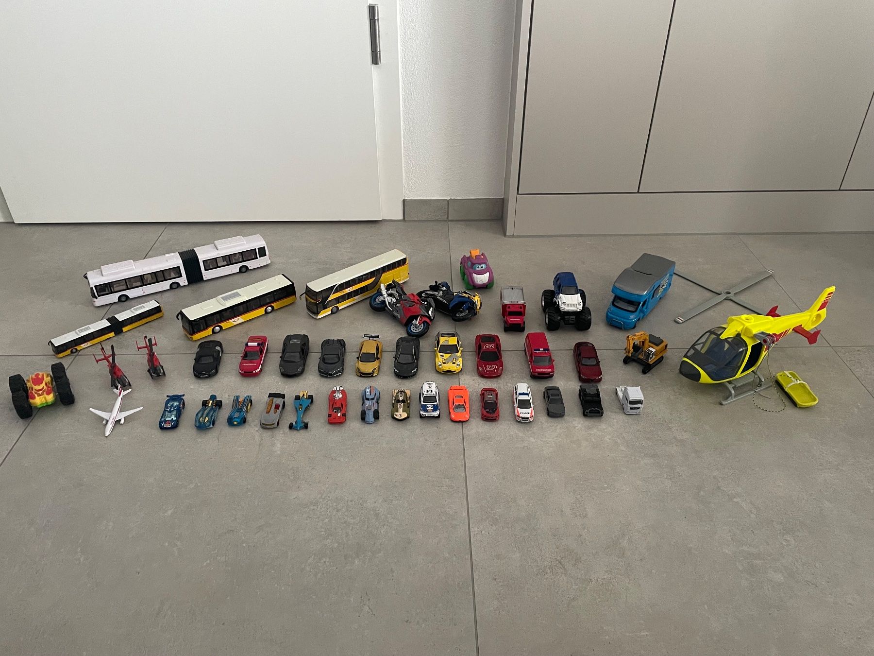 Jouets: Spielzeugautos-Set – D'occasion à Gipf-Oberfrick par fraiseverte