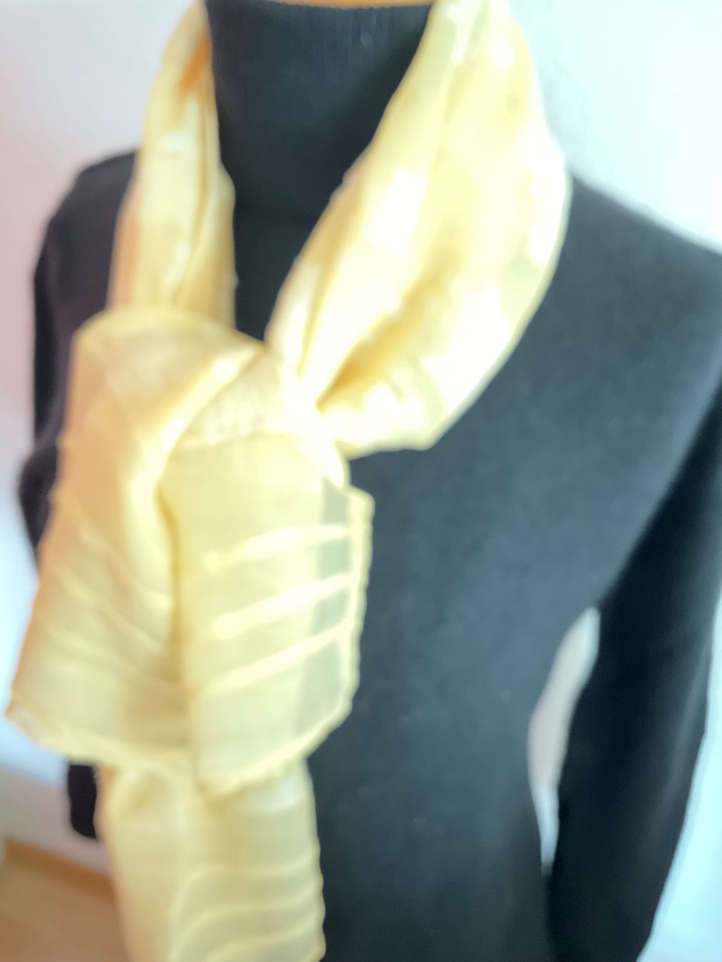 Armani Foulard & Sciarpe: Seide Schal Giorgio Armani – Usato da Biel/Bienne venduto da heygio 1