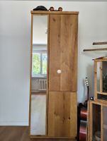 Massiver Holzschrank mit Spiegel aus Eiche
