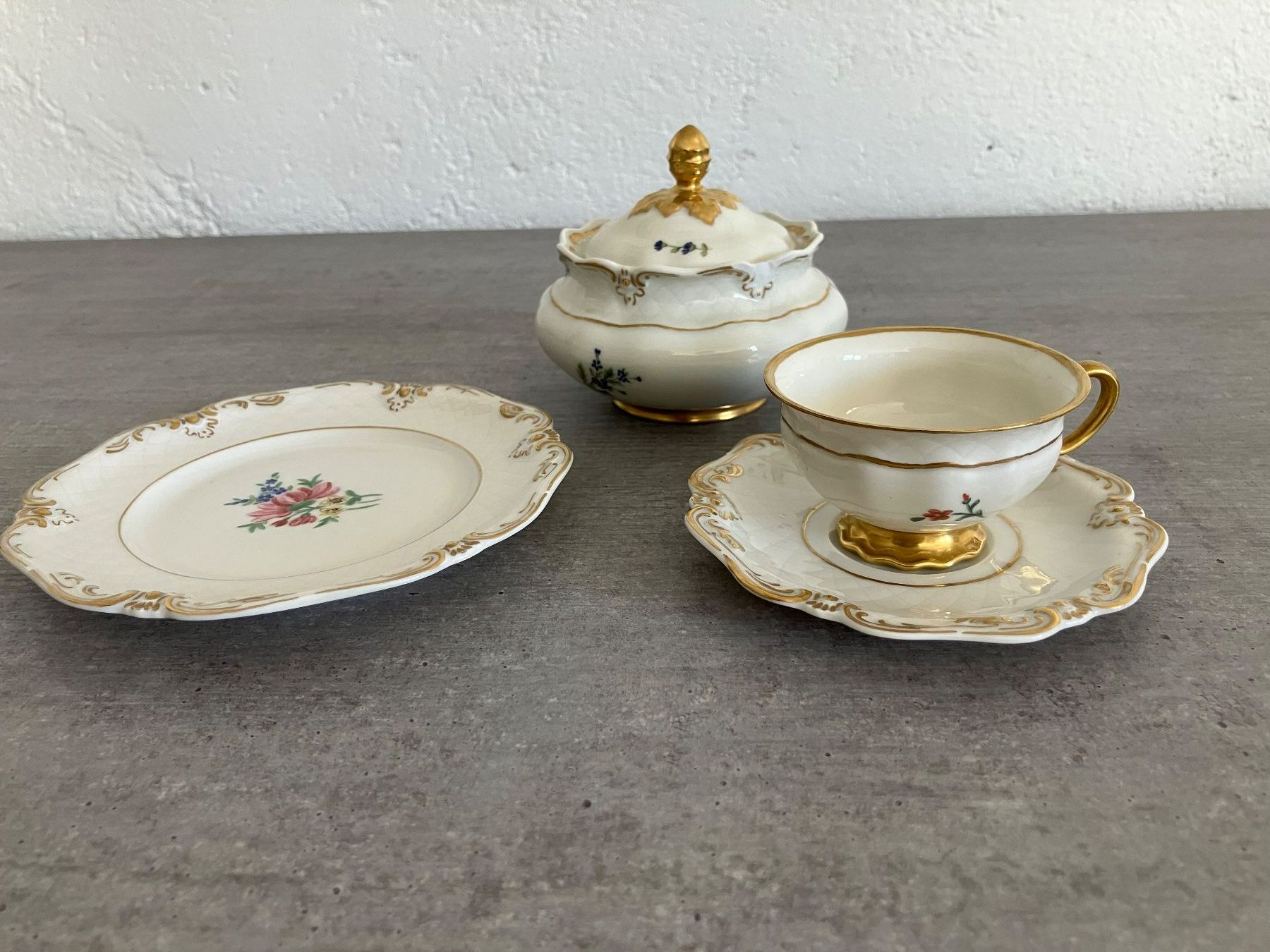 Set di piatti: Dîner complet peint à la main – Nuovo (secondo la descrizione) da Cortaillod venduto da car_f6v6 4