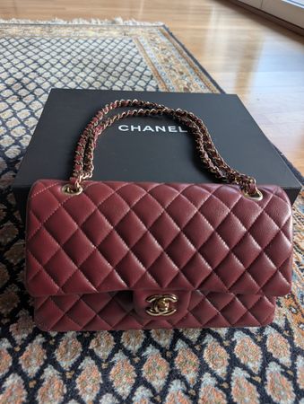 Chanel Classic Flap Bag medium size, Bordeaux, Caviar Leathe
