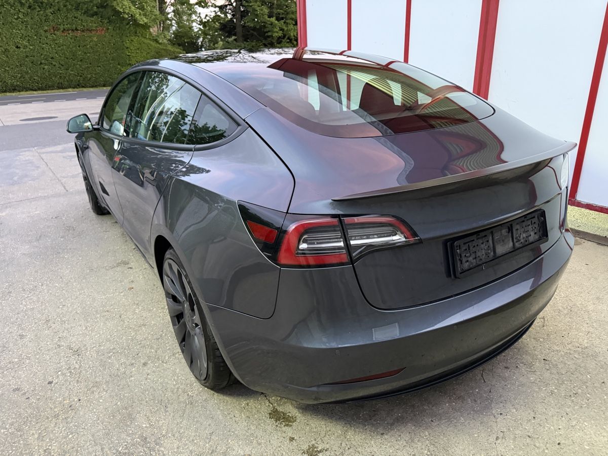 Tesla Autos: Tesla Model 3 Performance Stealth Refresh Heatpump 2021 – Gebraucht aus Rolle von viceroy 3