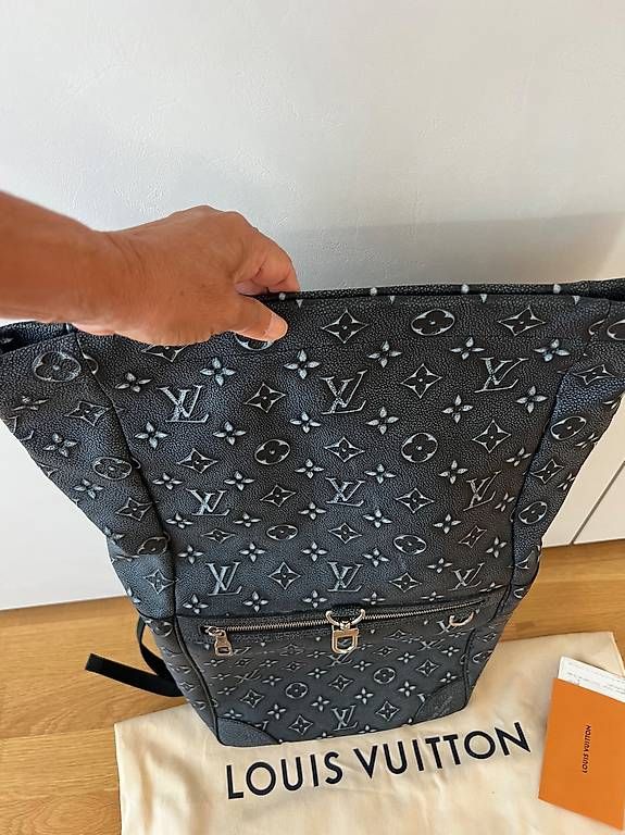 Louis Vuitton Rucksäcke: LOUIS VUITTON  Deboss Roll Top Backpack Leather M21359 – Neu (gemäss Beschreibung) aus Ehrendingen von Nr.7 3