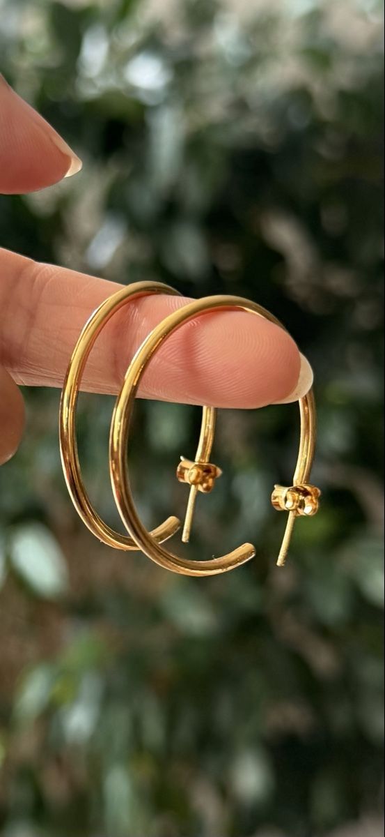 Ohrringe & -stecker: Les Solides Hoop Earrings  – Neu und originalverpackt aus Zürich von shrutipatel 1